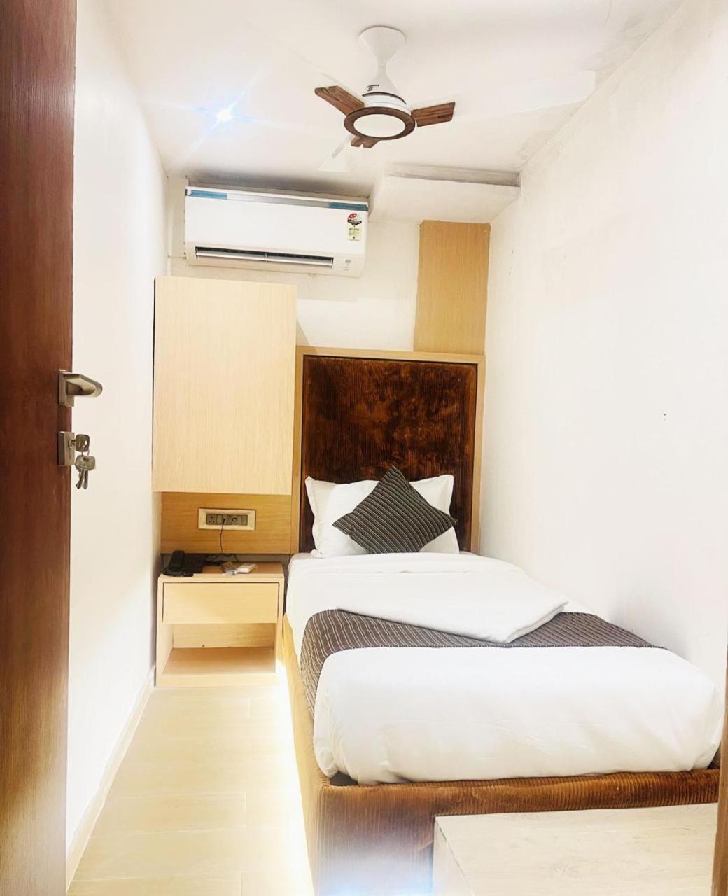 Hotel Winton Mumbai Exterior photo